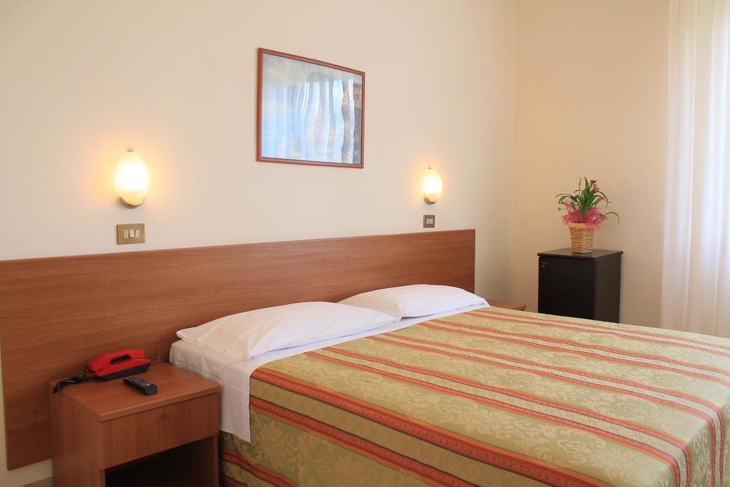 Park Hotel Кьянчано-Терме Номер фото